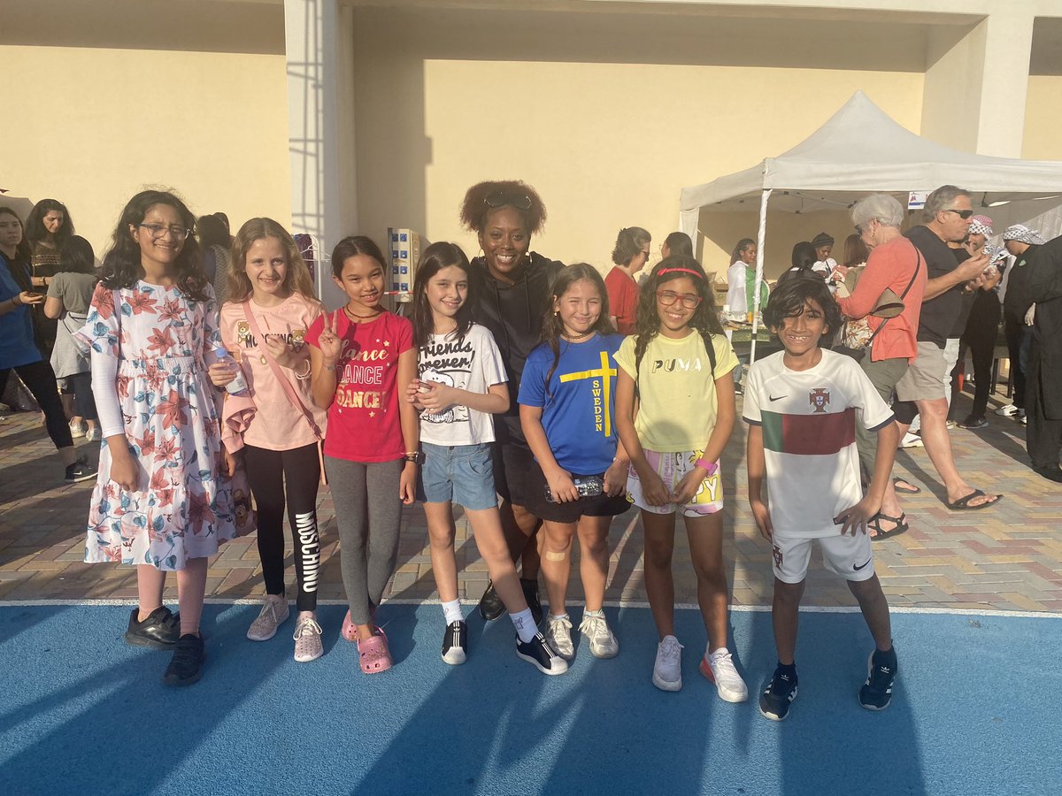 TeachMoChill tweet media