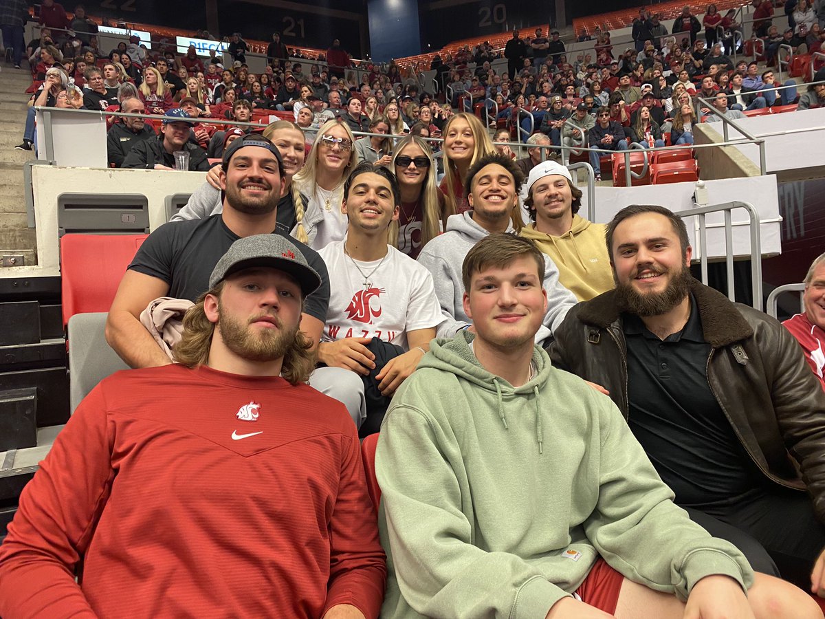 pat_chun's tweet photo. 🍎🏆 Win!!

Congrats @WSUCougarMBB on the hard fought 56-51 win over the Huskies. 

Thanks @ZZUCRU &amp; #WSU Students for coming out in force!!! Fantastic atmosphere at Beasley tonight. Made a difference! 

#GoCougs 
#WAZZU https://t.co/xSsuUHAPrQ