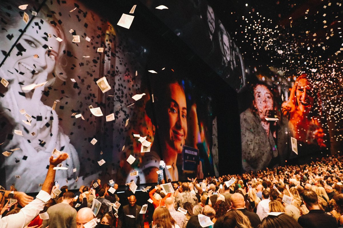 Adele's tweet image. 