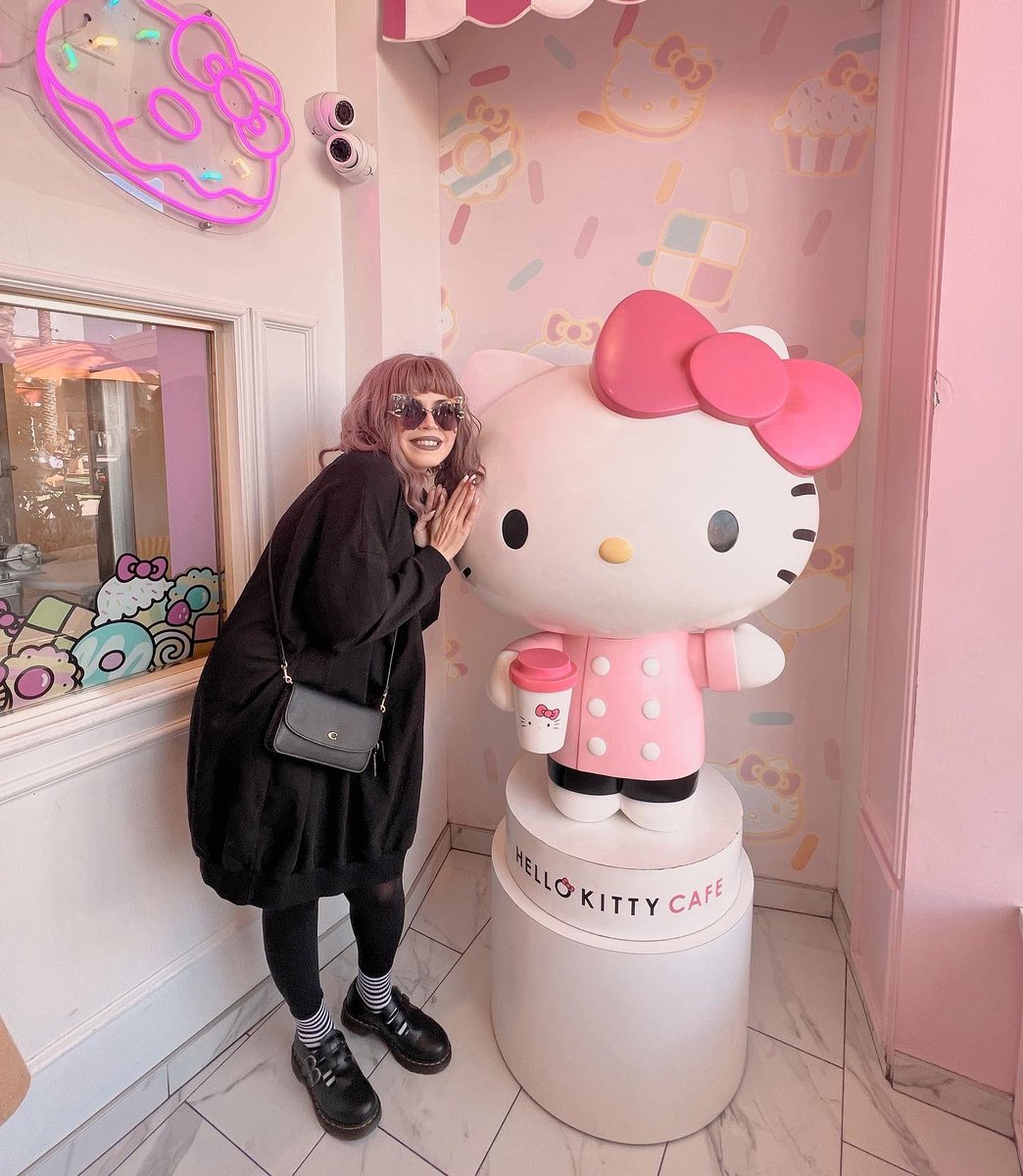 JustSheikk's tweet image. Sorry, Hello Kitty. Did I ruin the vibe? #hellokitty #hellokittycafe #sanrio