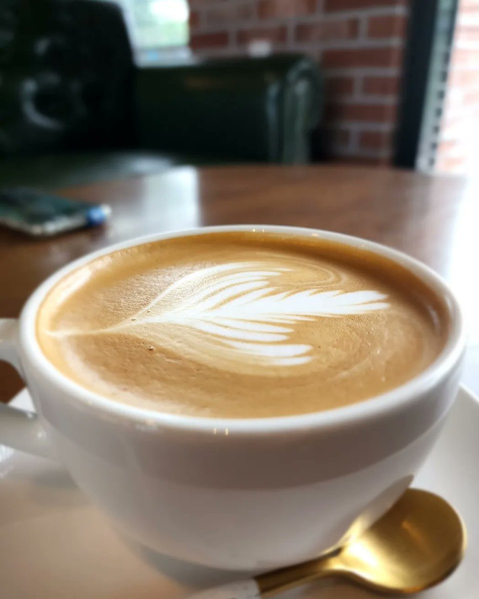 왐뫄~이게 무슨일이여 시방
새벽에 올려주신 희쌤 피드보고 어랏~! 나 요기 가봤는디?오메오메 작년7월 장작구이 갔다가 우연히 들렸던 곳이었음 희민수 한 줄도 모르고 있다가 인상적이었던 그린소파를 단서로 기억 추출하다보니 프로 과몰입러 나님 새벽 내내 오바쌈바 난리굿을 했다는 이러구산다🙄