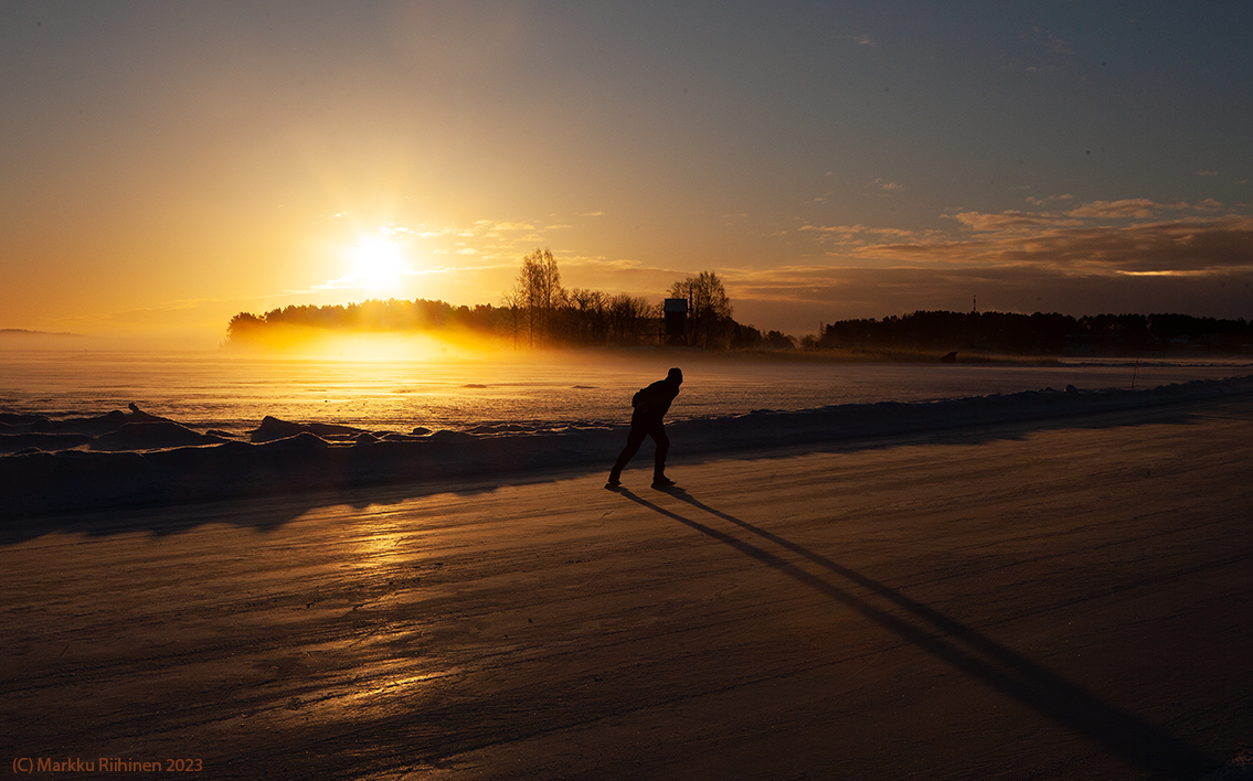 An ice skater
on Lake Kallavesi

#Kuopio #Finland
#Lake #Kallavesi

#sunrise #sunshine #sun 
#nature #weather #winter #travel
#photography #auringonnousu 
#sää #luonto #talvi #skating #outdoors 
#valokuvaus #sport #iceskating 
#matkailu #luistelu