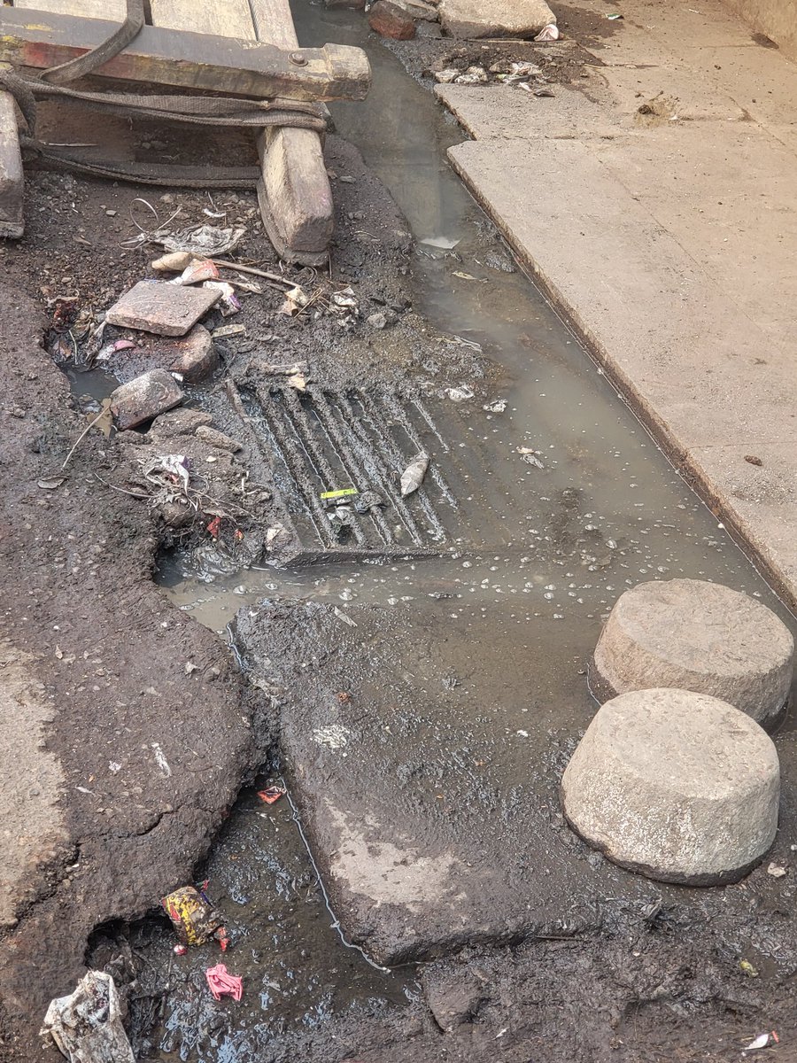 crackwreck's tweet photo. @mybmcWardD @mybmc despite of several complaints , no help we have got , because of the over flow of sewage , we are facing lot of health issues , we request you to please get get this sorted asap , 
Address : sanghvi mansion , 5 th khetwadi , Mumbai 400004 https://t.co/0L0UD4vp7r