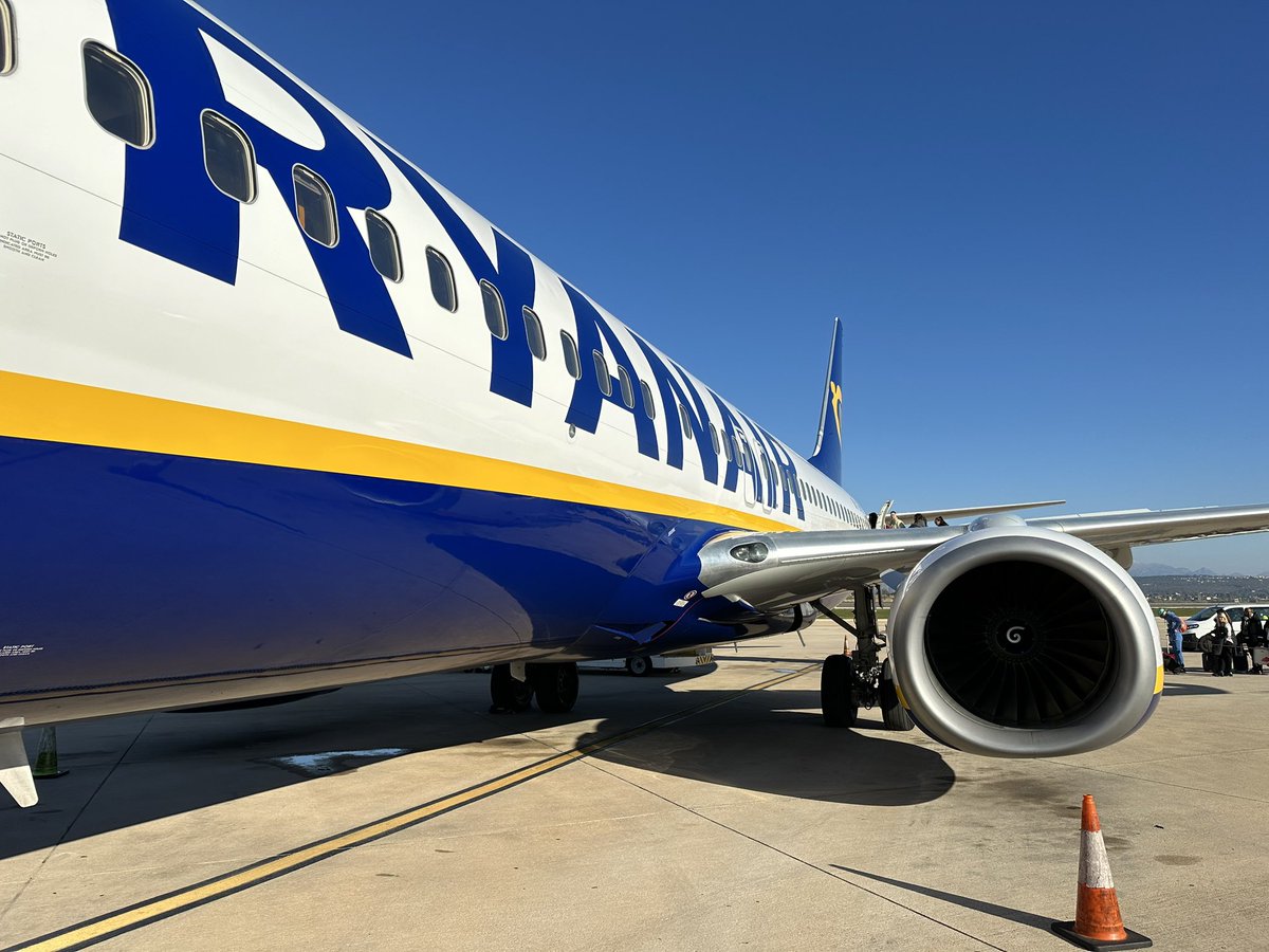 MarkGrigg's tweet photo. Leaving the sun behind returning from Mallorca 🇪🇸 on a #Ryanair #b737 -8 Great views of the Cúber Dam and Reservoir that we walked around a few days ago. Also the radar station on Puig Major. #paxview #wingfriday #notatwork 😎 https://t.co/LV7XgSLvC1
