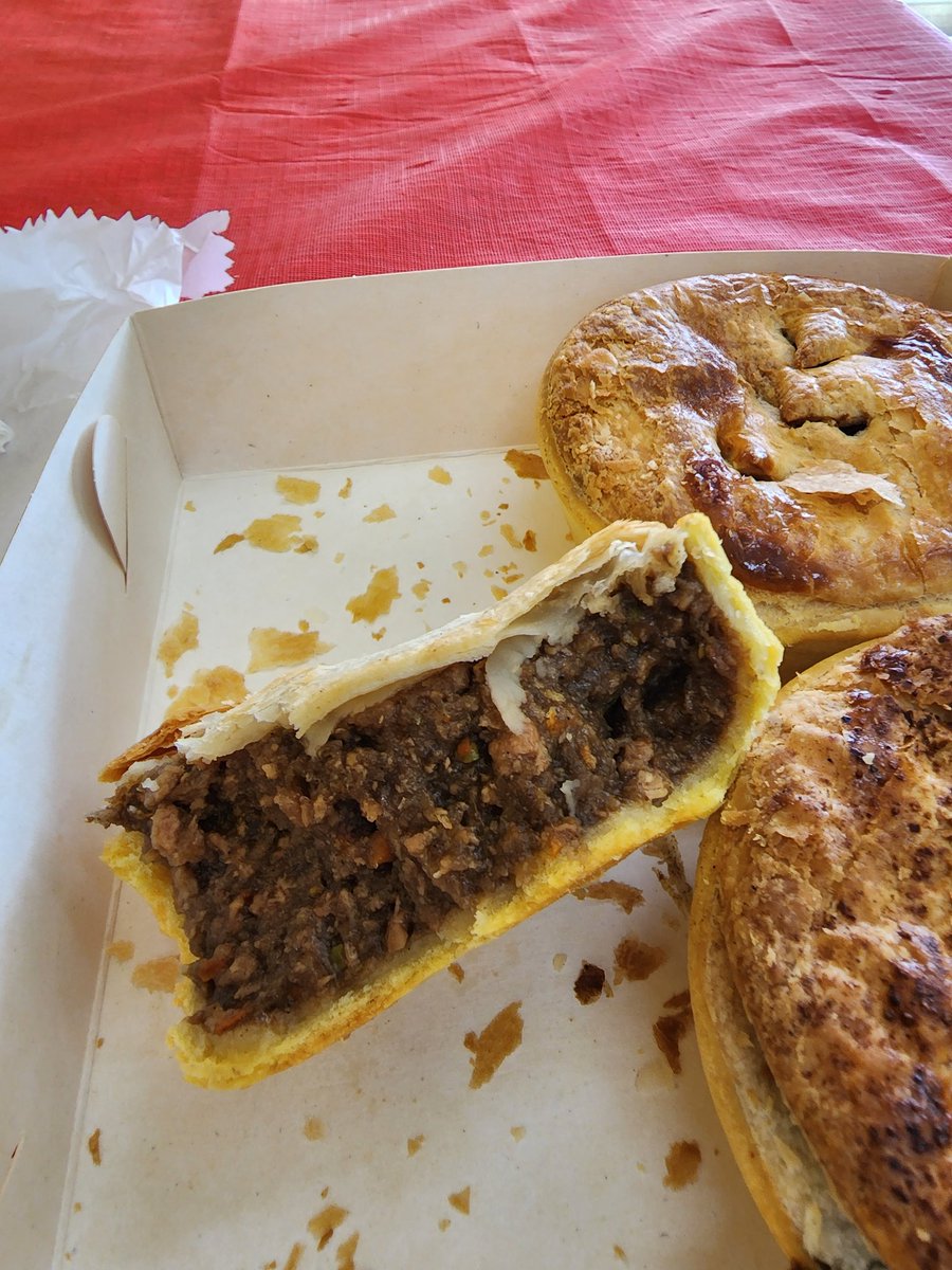 Love Swan Hill Bakery

The pies are large with generous fillings 5 dollar 50 cents each 

#swanhill
#meatpie
#steakpie

@ABCaustralia