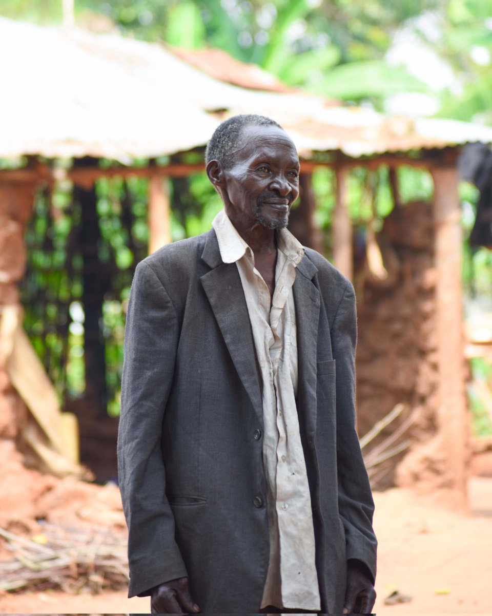 stingbeats3's tweet photo. Mzee Ssemambo 82 years, farmer with 8 bazukulu but still stronger 💪💯 https://t.co/3Ey7OQpERU