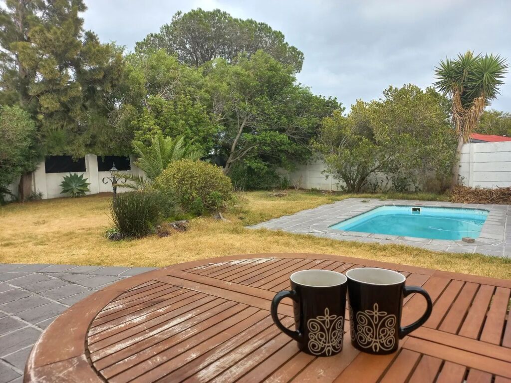 craiglotter's tweet image. After the last couple of days of intense heat here in Cape Town, sitting outside with Chantelle while drinking coffee and chewing on rusks under a slightly overcast early morning sky is absolute bliss! #coffee #bickleyhouse #gordonsbay #helderberg #south… instagr.am/p/CojWhEZKEWP/