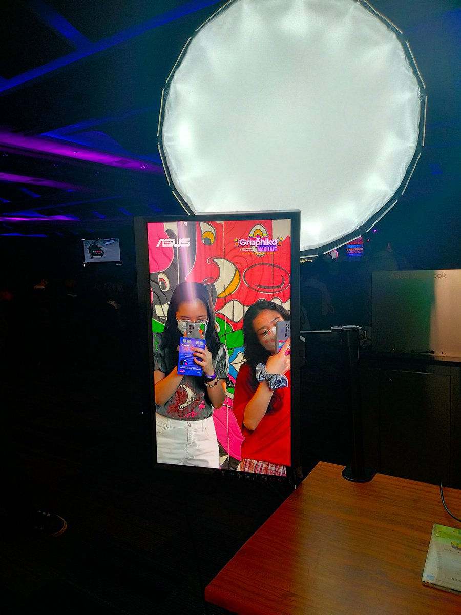 dieoselle's tweet image. fun day @ #GraphikaManila2023 with @joanuramos 

#ASUSOLEDatGraphikaManila2023 @ASUSph