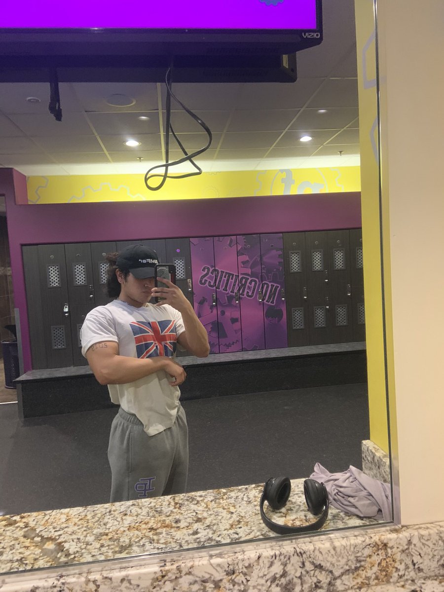 miguelapples's tweet photo. More Gym stuff because guess what. I can ;) #gym #fitness #gymlifr https://t.co/bQDNoy8qIn