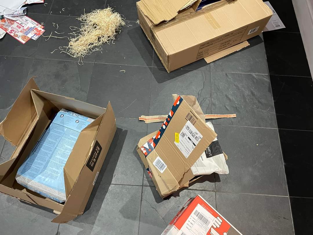 As if #buildingsafetycrisis wasn't enough to contend with
<a href="/JPGQCAG/">Jefferson Place - Cladding Action Group</a> next door has had a parcel theft attack on another level last night
<a href="/gmpolice/">Greater Manchester Police</a> <a href="/GMPCheetham/">Cheetham & Crumpsall Police (GMP)</a> please investigate this thoroughly
<a href="/LivingcityGroup/">Livingcity Group</a> we've been waiting a year for the additional security now
<a href="/LucyMPowell/">Lucy Powell MP</a>