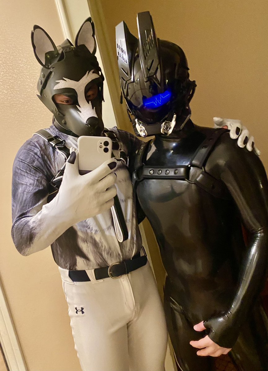 TheoTiger3's tweet photo. Celebrating my 30th birthday as a jockey pup. Thanks babe for this fun night! https://t.co/vrXp8BY60u