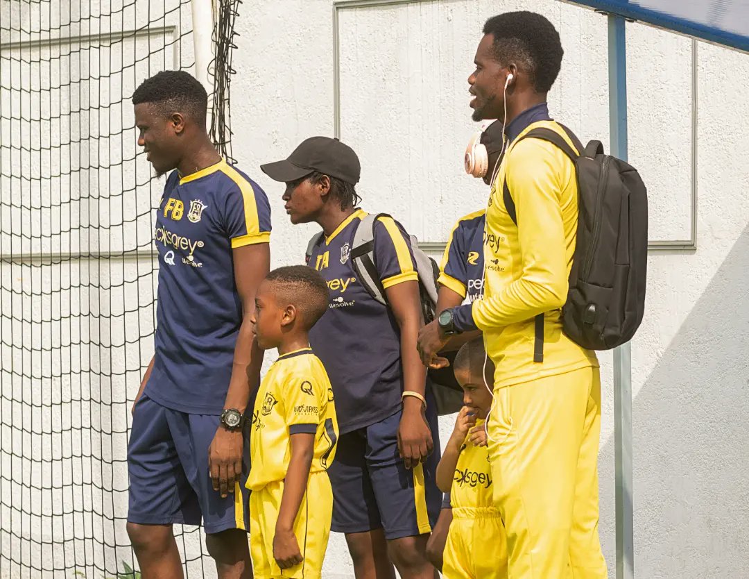 f8ballersafrica's tweet photo. When there is no single ball captured in plenty footBALL pictures 🤣🤣🤣
Just players, coaches, pitch, fans and moments. We lllllllllove it!!!
Thank you #brightstarsfc x @UpbeatCentre
🤝
#football #soccer #footballacademy #footballplayers
WE ARE CHAMPIONS 🏆⚽💛 https://t.co/Il9BOI8p3M