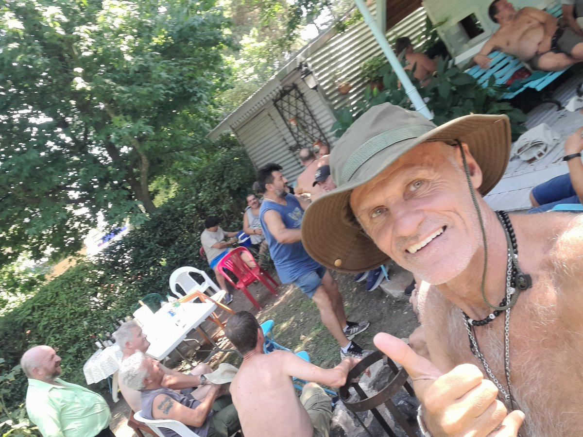 pabloa62's tweet photo. @todonoticias #EsteFinde hola Paulita&amp;Santi, nos juntamos en el bosque Peralta Ramos a comer un pernil, somos ex soldados combatientes en Malvinas, abrazos malvineros desde la Felíz, venite con la familia Noruega el próximo 🤗💙🇦🇷 https://t.co/WI0iHUwizW