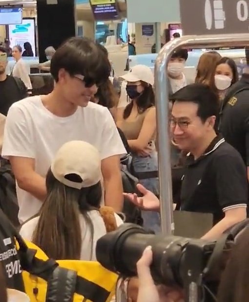 ocanbleu12's tweet photo. เอ็นดูโอมถามากกกก #ohmtha 🧡🤍 https://t.co/Rg2gOf5w5z