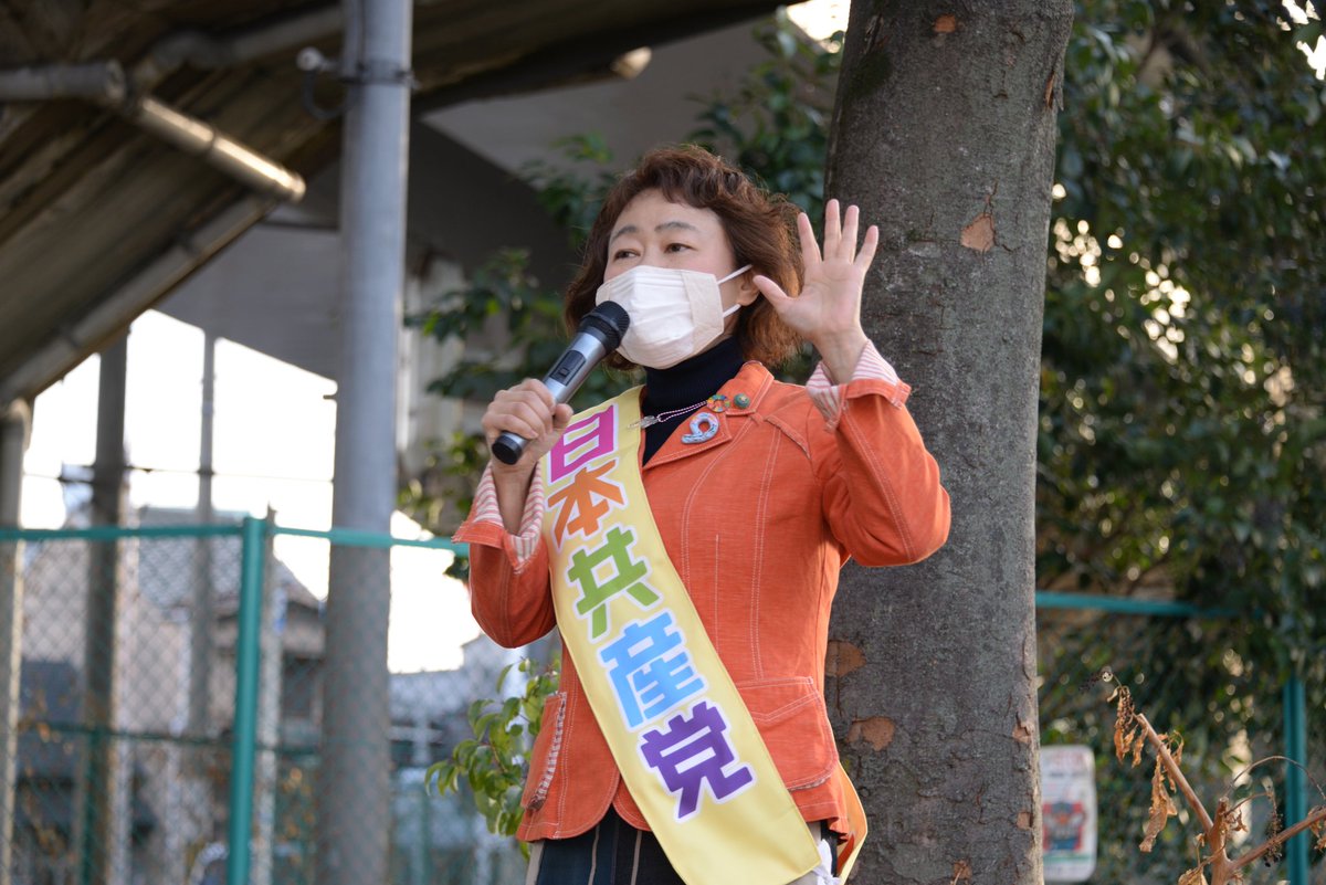 yuriko_nagaoka's tweet photo. 今日は
アナウンサーも2人乗って
にぎやか宣伝カー

車の中から手を振ってくれる方
応援してるよと3枚ビラを
受け取る方など
気持ちが嬉しい！

夕方は公園と
事務所近くのコンビニ前で
ゆるゆるお訴え😊
車の中から
「おう！頑張れよ！」と
力強いお声かけが！ https://t.co/NYJZIk9kRO