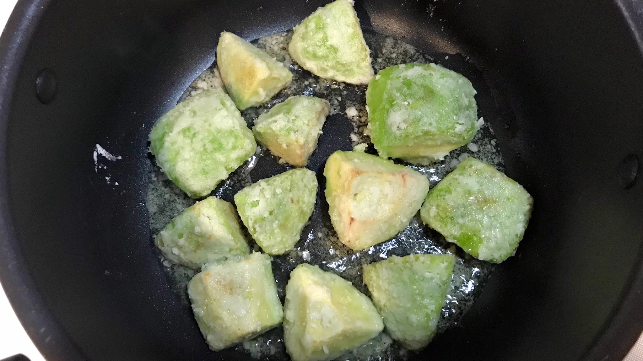 揚げたアボカドのサクとろ触感が最高！何度でも作りたい『アボチキン』レシピ