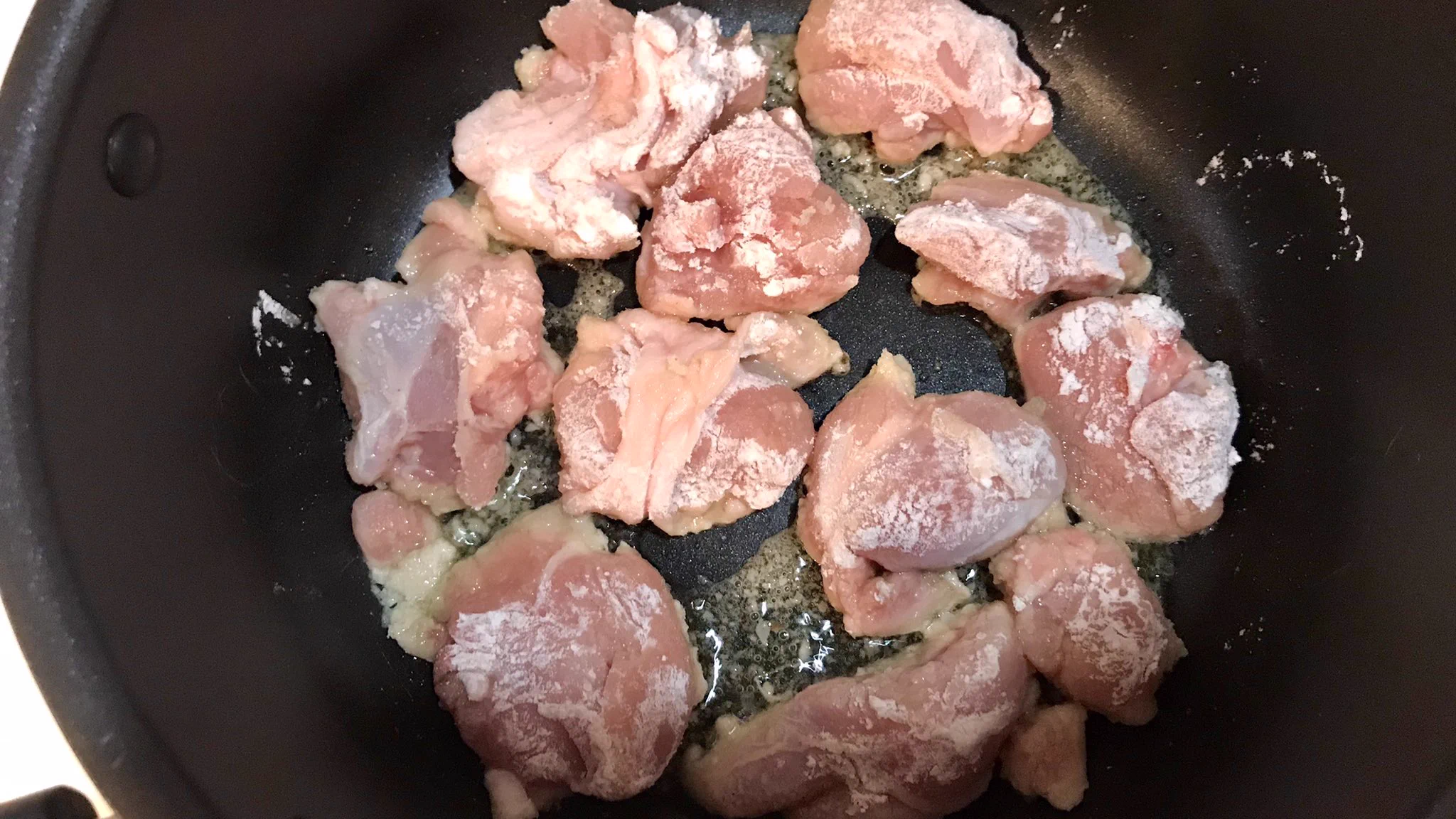 揚げたアボカドのサクとろ触感が最高！何度でも作りたい『アボチキン』レシピ