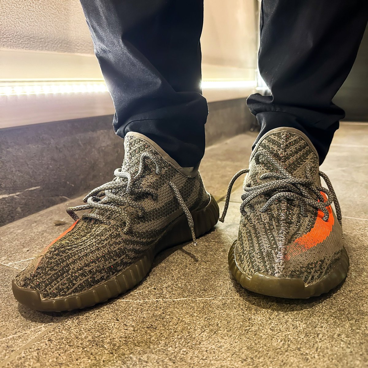 r0y8o2_N's tweet photo. 今日のスニーカー👟

YEEZY BOOST 350 V2

歩きやすくてかわいい🥳🙏🏻✨
一足持ってると歩くのが楽しくなるかも🤩

#adidas #yeezy #boost350v2 
#スニーカー
#LIBPLUS #リブプラ
#かわいいと思ったらいいね
#スニーカー好きな人と繋がりたい 
#japan #tokyo #sneakers https://t.co/1V7LP8FsTW