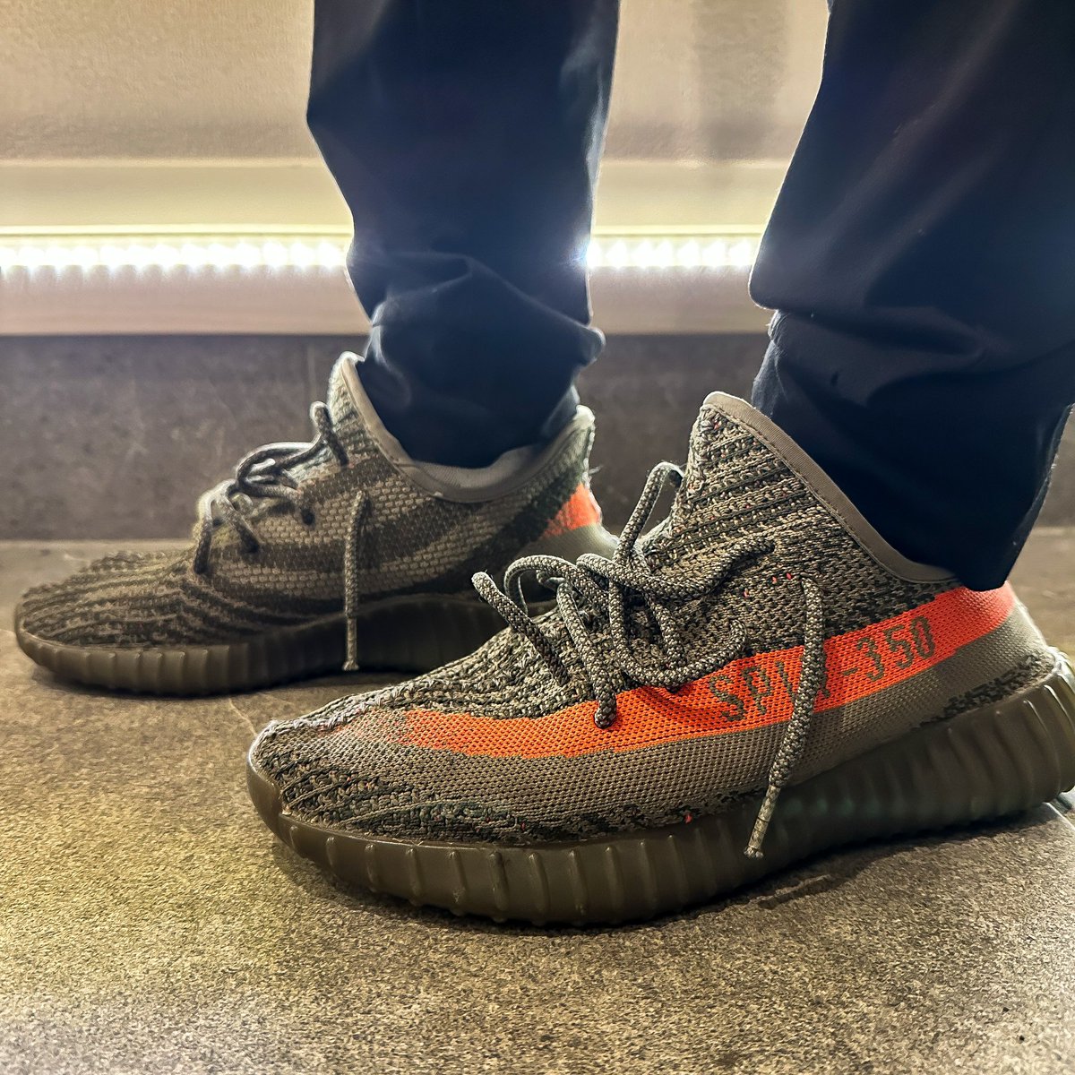 r0y8o2_N's tweet photo. 今日のスニーカー👟

YEEZY BOOST 350 V2

歩きやすくてかわいい🥳🙏🏻✨
一足持ってると歩くのが楽しくなるかも🤩

#adidas #yeezy #boost350v2 
#スニーカー
#LIBPLUS #リブプラ
#かわいいと思ったらいいね
#スニーカー好きな人と繋がりたい 
#japan #tokyo #sneakers https://t.co/1V7LP8FsTW