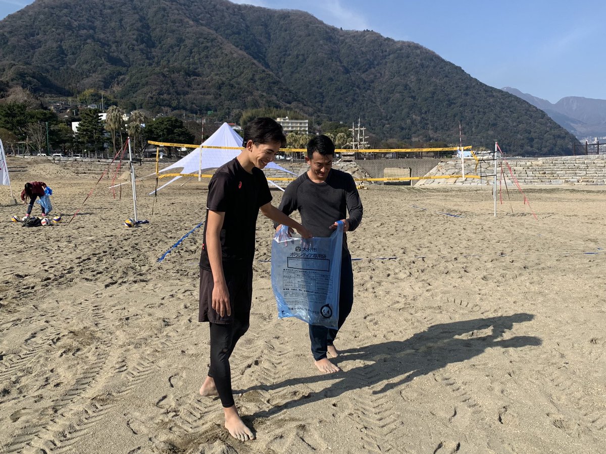 jva_beachvolley's tweet photo. 2/8〜12に発掘育成合宿を大分県田ノ浦ビーチで行いました♨️
週末には(一社)日本デフビーチバレーボール協会主催のイベントがあり合宿期間中ではありましたが、ビーチクリーン活動に参加しノーマライゼーションを考える良い機会にもなりました。

今後もこういった社会貢献活動を継続したいと思います❗️ https://t.co/o71XOqaD3L