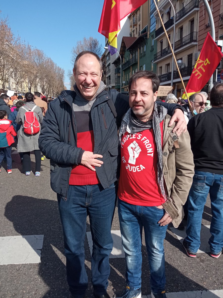 UgtSur's tweet photo. La sanidad pública no se vende. Se defiende. ¡Ayuso, córtate el pelo y búscate un trabajo! https://t.co/8dlm35JI4o