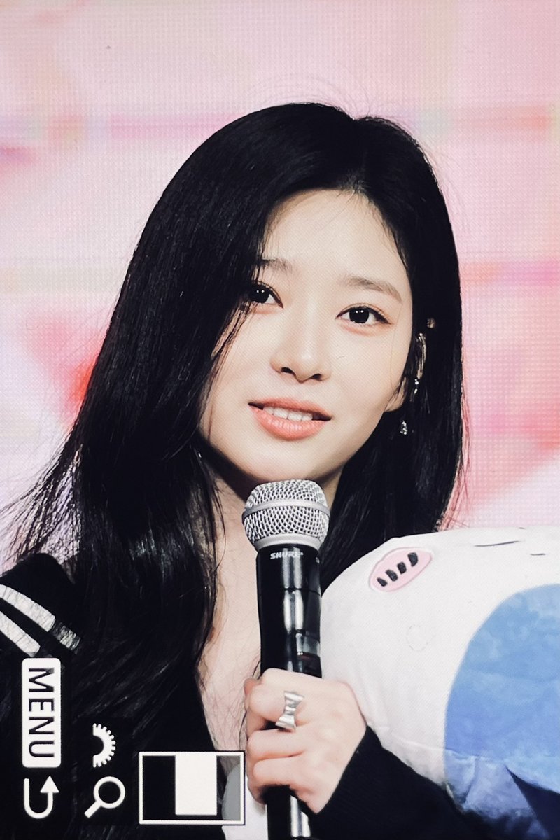010205mj's tweet photo. 230212 또보자 #김민주 #KIMMINJU https://t.co/6L4besWYqr