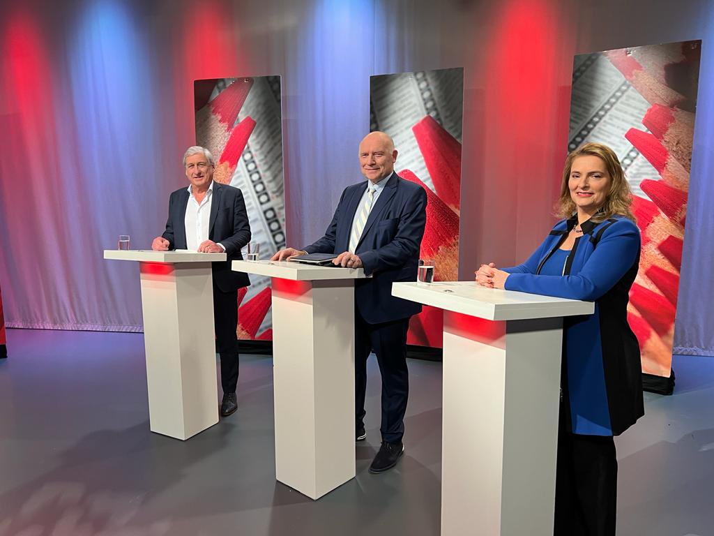 BakxWm's tweet photo. Vandaag het TV west debat. Leuk contact met een aantal collega’s. @GOUD heeft lijst 14 bij de komende Provinciale Staten verkiezingen. Uw stem is GOUD waard! Kijk op onze website https://t.co/OvIiPqVJt6 naar onze verkiezingskrant. https://t.co/cLpnhyrAo2