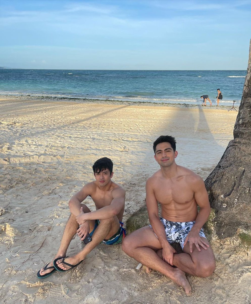 derrrmonasterio's tweet photo. Workcation mode with @davidlicauco! 🌞 https://t.co/2HMoLH3yog