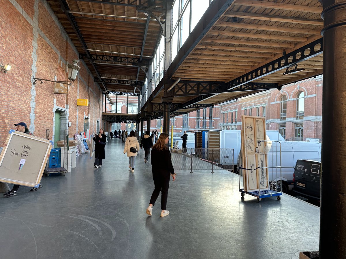 Last chance to check the first art fairs built by us this season:
📍🇧🇪 Affordable Art Fair Brussels, Belgium, 8 – 12 February 2023
📍🇵🇹 Art Expo Algarve Portugal, 10 – 12 February 2023
#becauseinartwetrust #standbuilding #artwalls #temporarywalls #wallsforart #affordableartfair