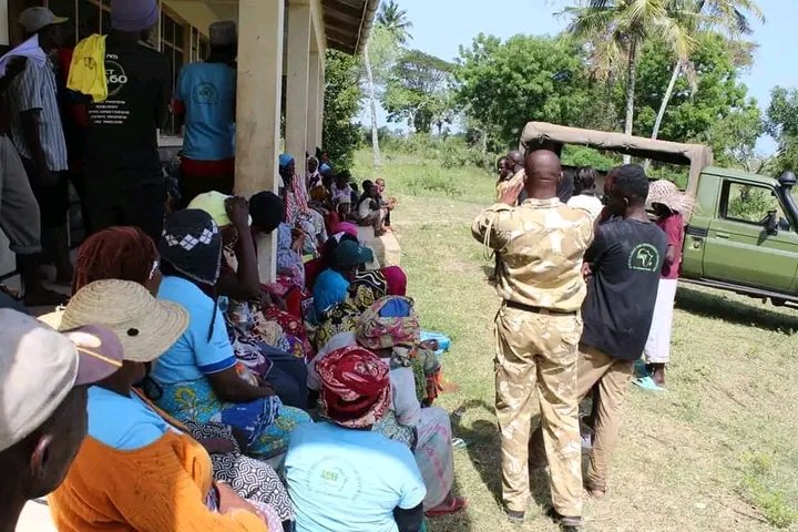 ACEFngo's tweet photo. “Education is the most powerful weapon which you can use to change the world” 
@ACEFngo Kenya chapter carried out community sensitization on the impacts of marine litter in relation to climate change. 
@EnowTH @SharrifInjamu @Ajadisodiq11 @UNFCCC @KizitoCharles19 https://t.co/nVLC3JR4az