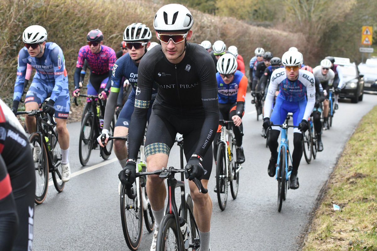 VeloUK's tweet image. Second lap and all together bar a few riders #perfspedal