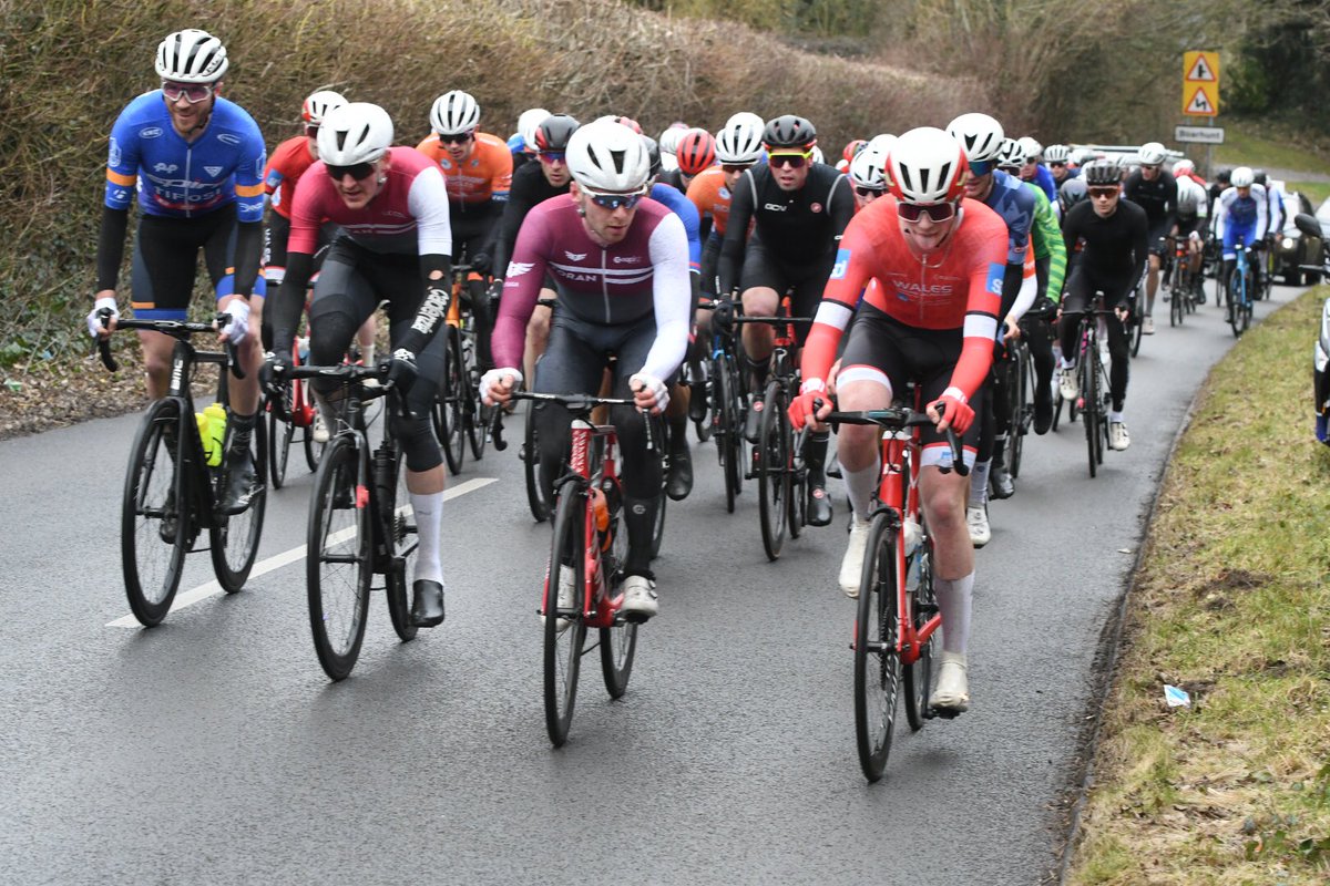 VeloUK's tweet image. Second lap and all together bar a few riders #perfspedal