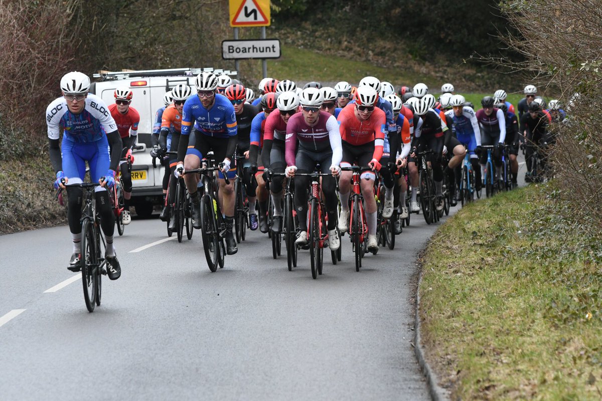 VeloUK's tweet image. Second lap and all together bar a few riders #perfspedal