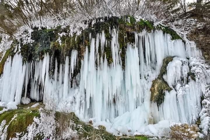 MartonRozalia's tweet photo. Topliţa, Cascada mezotermală 🌊🌡️🌊
#ger #frig #inghet #cascada #toplita #vremea #meteo #iarna #ger #februarie #zapada #gheata #prognoza
Foto @Iulian Radu / @Alina Ferent https://t.co/7NidMIk7YR