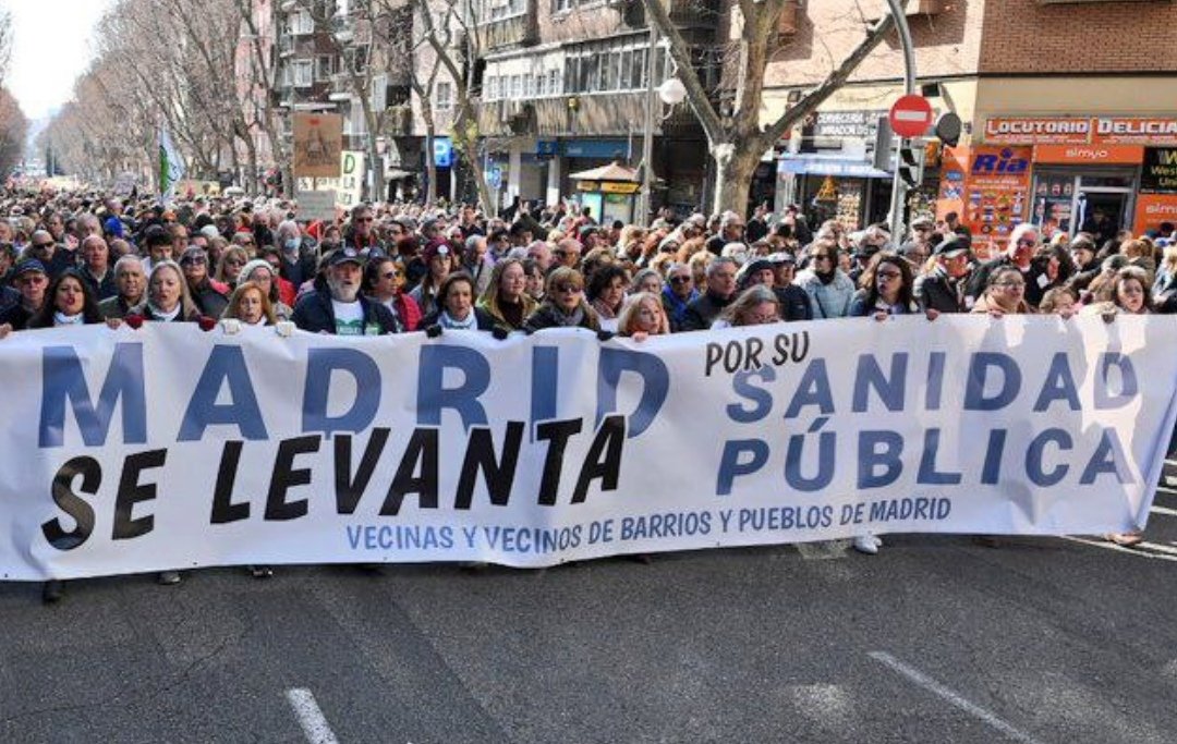 Las calles de #Madrid petadas por lxs madrileñ@s en #Cibeles por una #SanidadPublica de #Calidad, por la #AtencionPrimaria y por los #sanitarios, #MadridSeLevantaEl12F #SanidadOAyuso #AyusoDimisión
