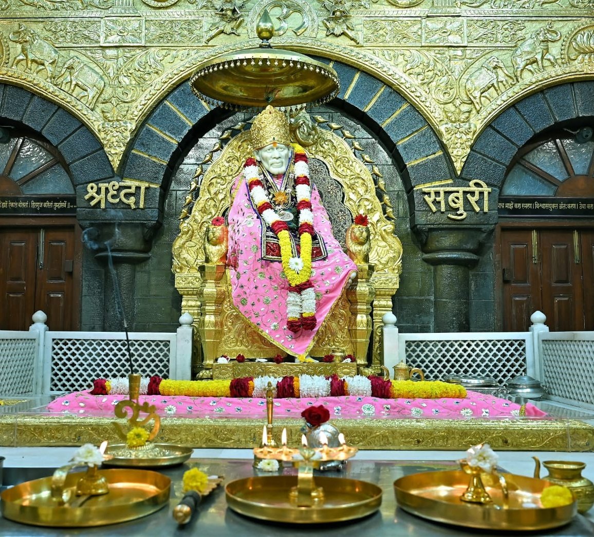 SaiShraddha11's tweet photo. 🙏🏼 शिरडी साईबाबा मध्याह्न आरती दर्शन🙏🏼
🌹रविवार १२ फरवरी २०२३🌹
जय देव जय देव दत्ता अवधूता। साई अवधूता।जोडूनी कर तव चरणी ठेवितो माथा। जय देव।।
अवतरसी�� तूं येता धर्मातें ग्लानी।नास्तिकां नाही तू लाविसी निज भजनीं
दाविसी नाना लीला असंख्य रूपांनी। हरिसी दीनांचे तू संकट दिनरजनी.... https://t.co/LbVXkPABVi