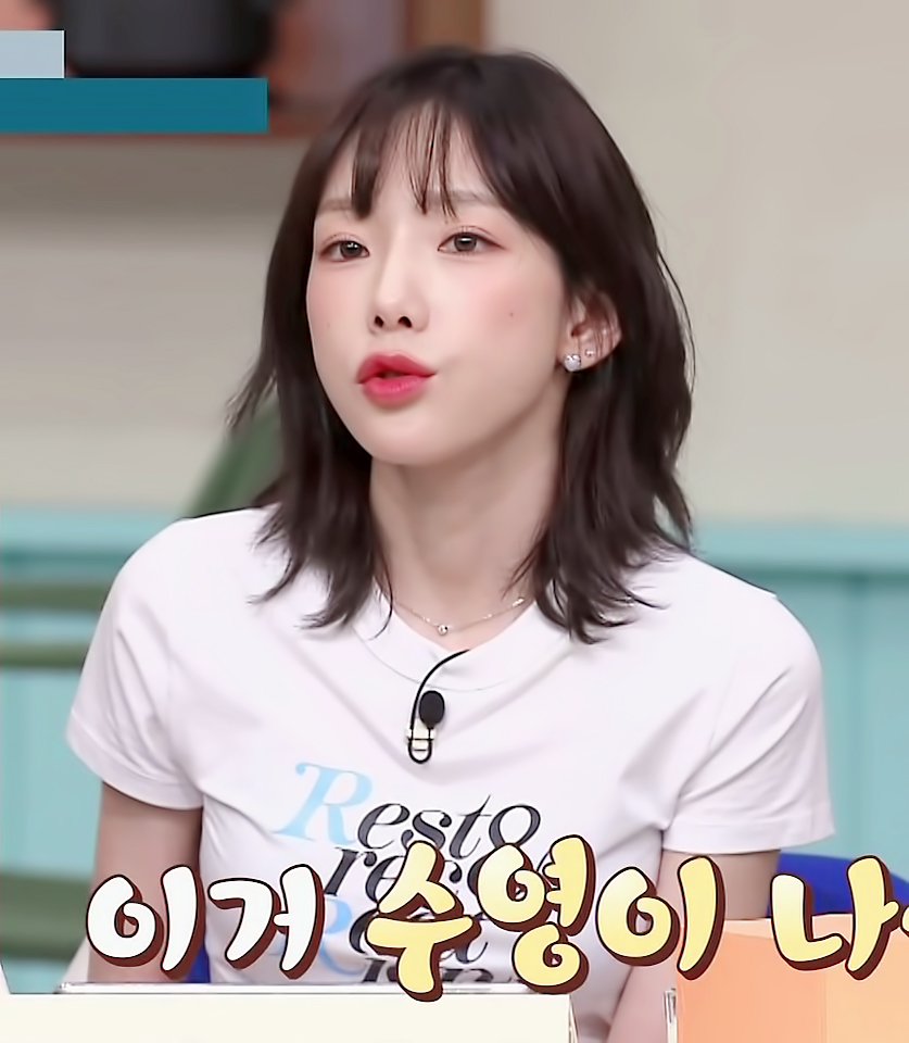 더쿠 - 의상색이랑 피부톤 착붙이였던 어제자 놀토 태연.jpg