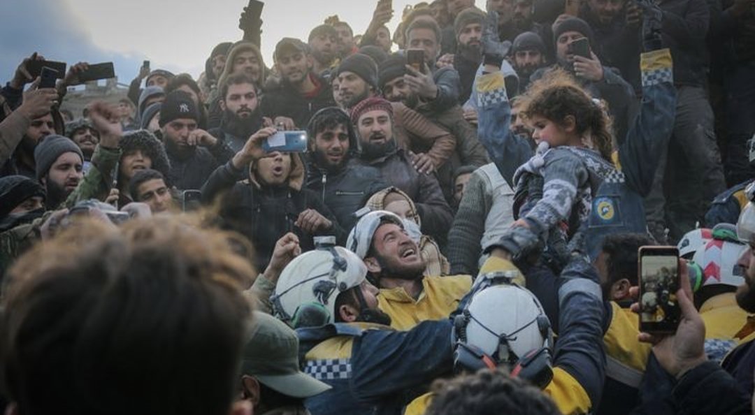 LineZouhour's tweet photo. #EarthquakeTurkeySyria "Là où croît le péril, croit aussi ce qui sauve" 
A ceux qui se demandent quelles ONG soutenir, en voici qui font un travail formidable 
1️⃣ White Helmets https://t.co/tMNR2kqivP
2️⃣ Karam Foundation https://t.co/nQ05TO3a0I 
3️⃣ Molham https://t.co/dIafyZ8oXM https://t.co/rIS5akcDiH