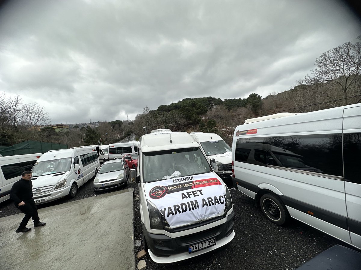m_semih06's tweet photo. @haluklevent @AFADBaskanlik  @SariyerBelediye  @sariyerkaymakam @IstanbulAFAD istanbul sarıyer servis araçları kooperatifi olarak tahliye ve her türlü organizasyonda yer almaya hazırız https://t.co/LT3H9KoKHU