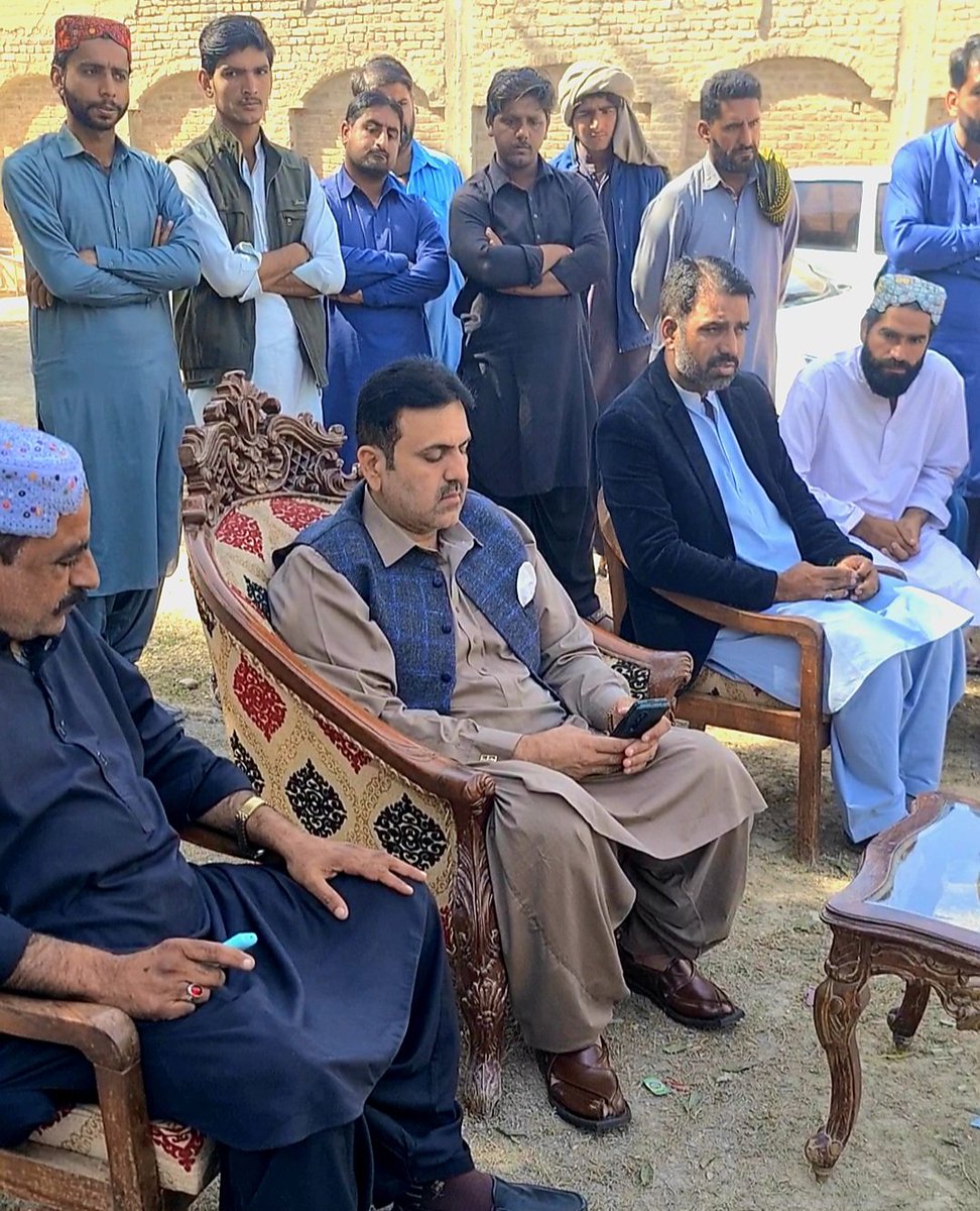 AbdulHameedRi12's tweet photo. دو سالوں سے خونی جنگ بلوچ برادری کا فیصلا ایک گنٹی مین ختم جیو سردار آدم خان رند امن کا دوسرا نام رند ہے 12-9-2023 
@miradamrindppp @KasimGillani @YusufRazaGilan1 @BBhuttoZardari @SafdarMultani @Fiza_Gilani @SyedMusaGillani https://t.co/EbDsF8BSXz