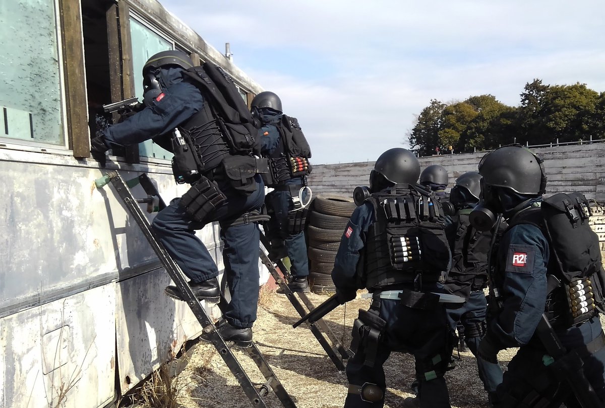 gasmask22nd's tweet photo. バスとSAS Black Kitの相性めちゃ良いから見てくだされ！
みんなでエントリーしようぜ
#サバゲ 
#サバゲー装備 
#SAS https://t.co/VjHRiNJ5DC