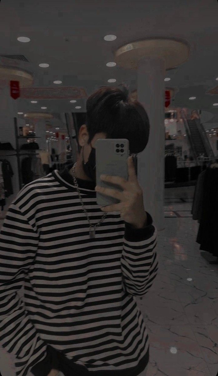 aashiq_rasheed's tweet image. Be alone, it&apos;s peaceful 😊
#Mirrorreflection