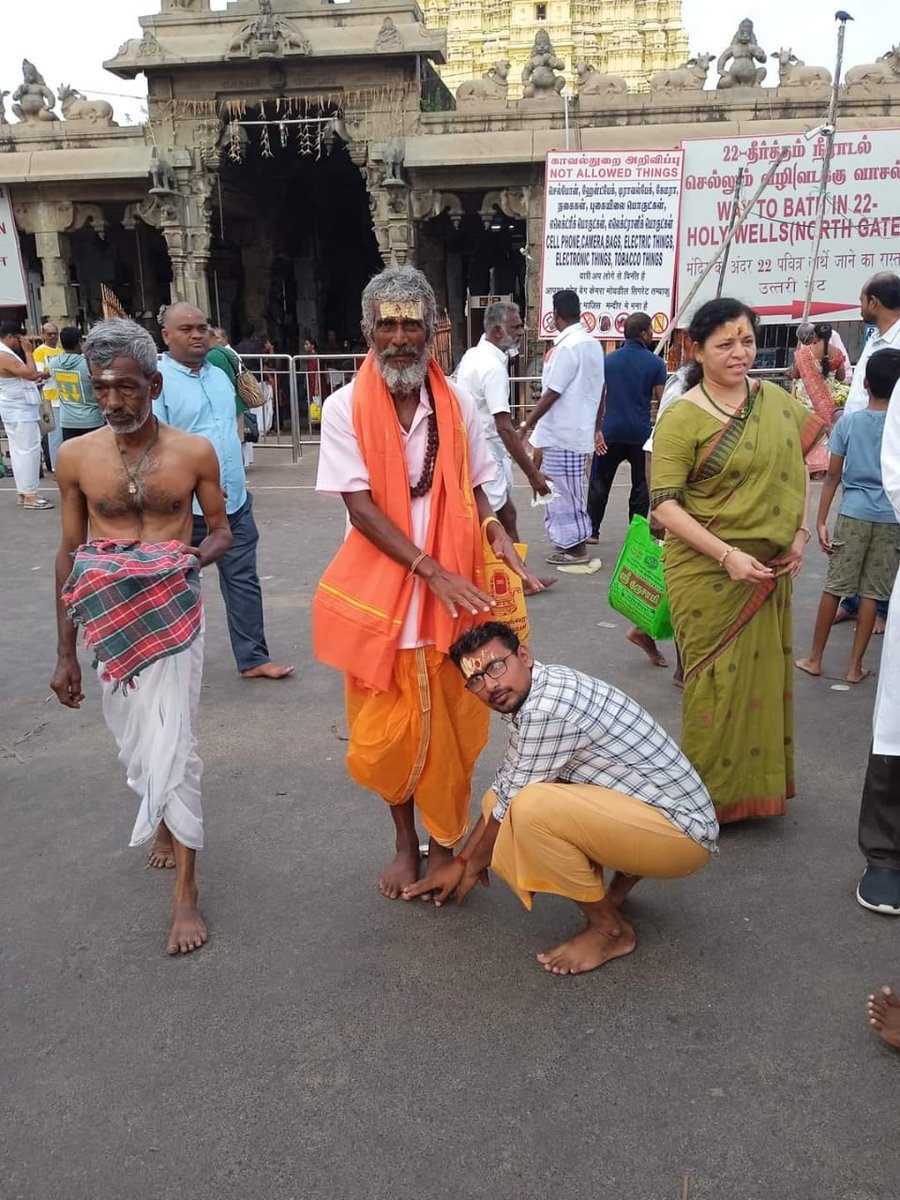 bisnujha's tweet photo. ये हैं  महादेव के अनन्य भक्त श्री मायानंद झा, ग्राम~ भैरव बलिया, भाया सकरी, जिला दरभंगा, बिहार. पिछले वर्ष 10 सितंबर को गंगोत्री से  शुरू कर दक्षिण भारत के प्रसिद्ध तीर्थ रामेश्वरम तक की कांवर यात्रा 5 माह ने संपन्न कर कल भैरव बलिया आगमन हो रहा है. अद्भुत समर्पण. जय भोलेनाथ. https://t.co/iJpw3wkS9t