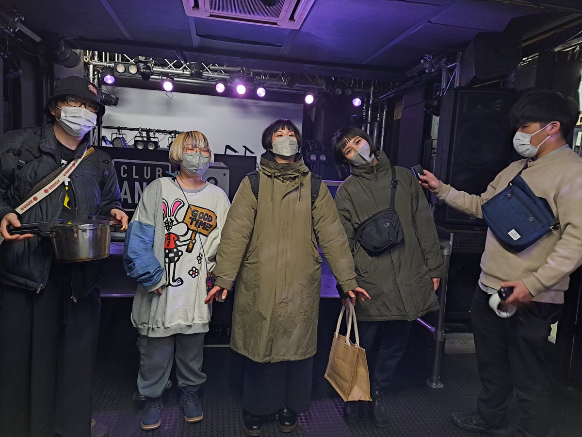改めまして昨晩の #ロックイズ 同窓会ありがとうございました。
なんだかんだでまあ楽しかったっす。
5年前に終わったイベントの同窓会だったけど当時見に来れなかったからって来てくれた人も居て、トラブルもあったけどイベントとしてちゃんと形になって本当に安心しました。カレーも大体売れました。