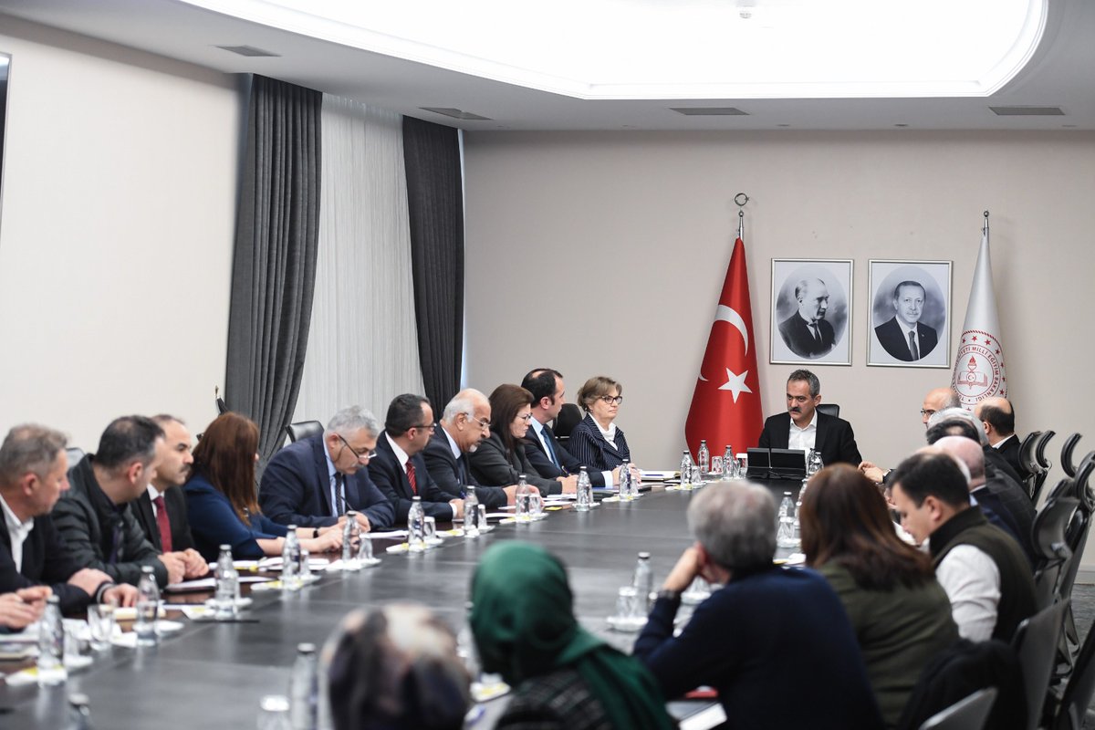 tcmeb's tweet photo. Bakanımız @prof_mahmutozer, Eğitim Öğretim Süreçlerine İlişkin Açıklama Yaptı

71 ilde 20 Şubat'ta okullar açılacak. Deprem bölgesindeki 10 ilde ise eğitim öğretime 1 Mart’a kadar ara verildi. 

👉https://t.co/y9Kl8VrYKA https://t.co/DqMmxuA1Ie
