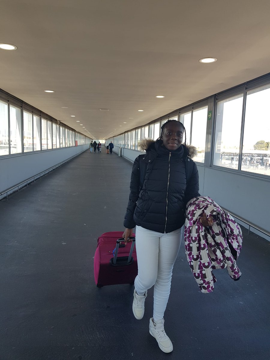 Erasmus_SVP's tweet photo. ¡Unos vuelven🇬🇷 y otros se van🇨🇿! Emmanuela va a realizar una movilidad de larga duración en el Gymnázium Hello de Ostrava, donde pasará dos meses trabajando, aprendiendo y disfrutando de la experiencia @Fernandisquico es el encargado de acompañarla en su viaje @SVP_Zgz @sepiegob https://t.co/wuiYifR4Bg