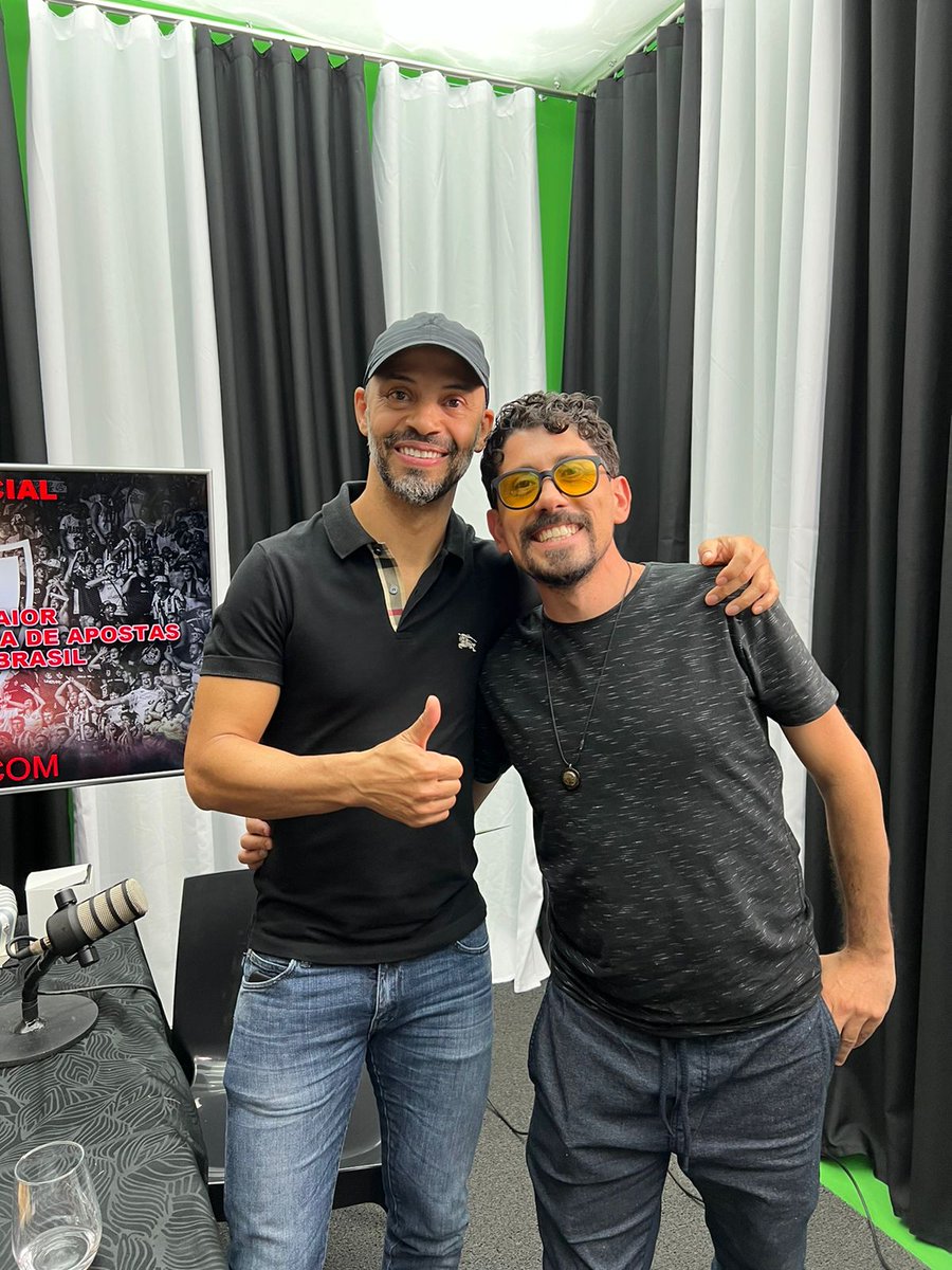 rmarques13's tweet photo. Este cara salvou uma geração, carregou sonhos e finais de semana em tempos de agruras financeiras e técnicas.

Quem viveu o "Olê, Marques", jamais esquecerá seu tamanho. Ídolo na acepção da palavra. Um dos caras mais humanos e humildes do meio do futebol.

Parabéns, Olê Marques! https://t.co/8XZgWomrjd
