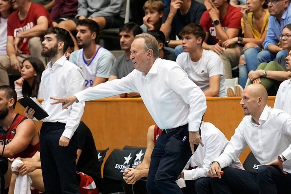 anaislopez23's tweet photo. Aíto García Reneses sobre el baloncesto femenino: 

"Ellas juegan mejor que los hombres. Su técnica les lleva a controlar todas las situaciones complicadas que se dan en el deporte".

Y algo de baloncesto sabe. https://t.co/dwPcDFCMfw