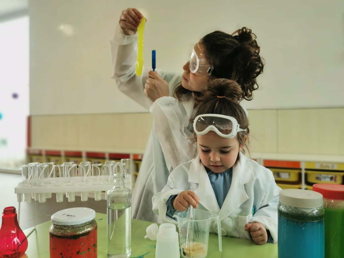 Con el #DiaDeLaMujerYLaNinaEnLaCiencia  damos por inaugurado en la #EIViator nuestro Proyecto de CIENCIA! 
¿Nos acompañáis en esta nueva aventura? 👩‍🔬🥼🔬🧪

#Koalaescuelasinfantiles
#Noesmagiaesciencia