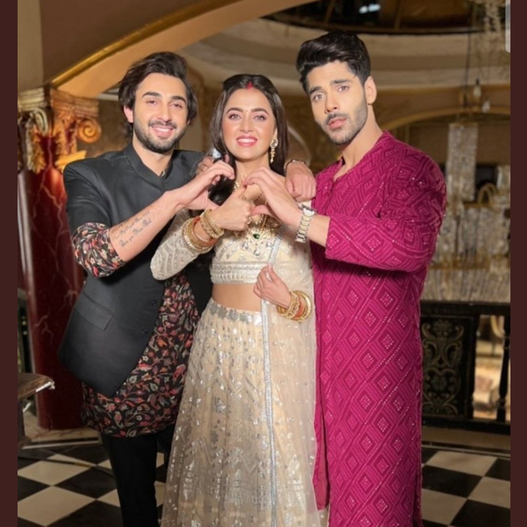 shafff_sh's tweet photo. Y'all remember how we were more of #PraTesh than #PraRish. Funny how things turned later on๐
Ritesh aashiq mode was adorable to watchโค
NAAGIN6 1YR WITH TEJASSWI
#TejasswiPrakash #TejaTroops #TejRan #Naagin6WithTejasswiPrakash #Naagin6 https://t.co/Ofe0LSzChM